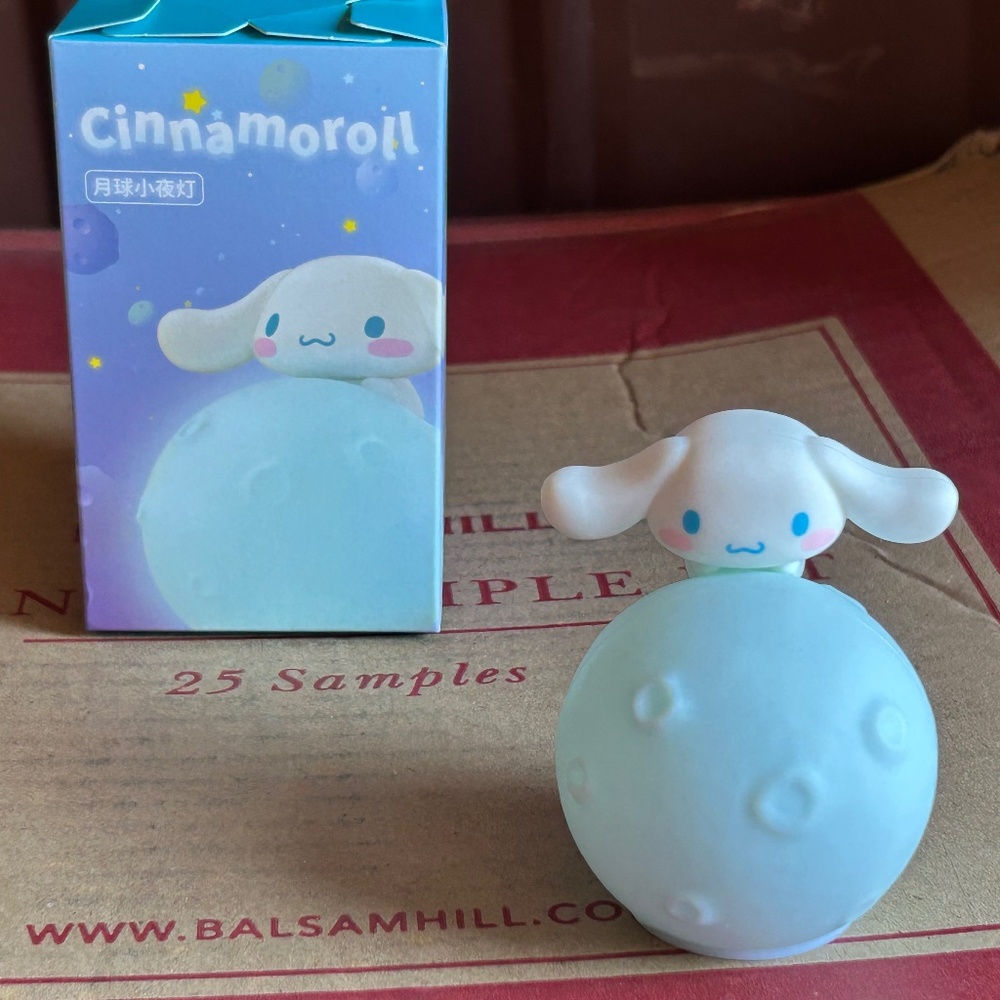 Sanrio Cinnamoroll Moon Light Up Figure Color Changing